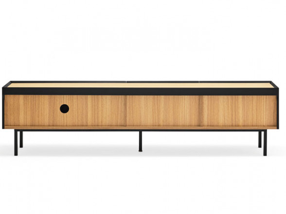 Mueble de TV de madera con patas metálicas