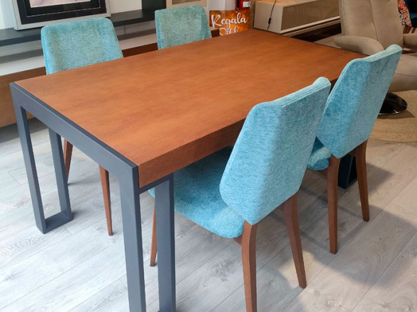 Conjunto de mesa y sillas en oferta