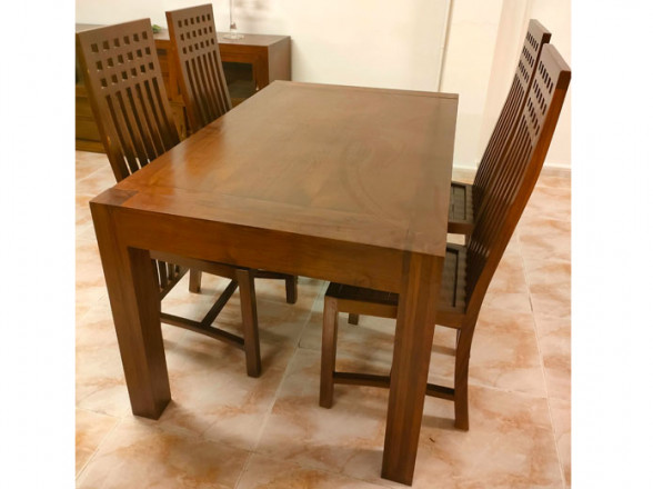 Mesa y sillas para salón o comedor en oferta en nuestra tienda de muebles en Madrid