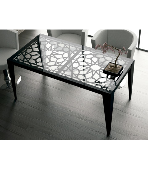Mesa de forja con tapa de cristal en oferta en Madrid