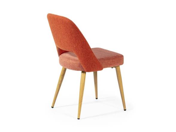 silla con patas color roble