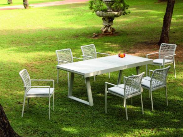 mesa con estructura aluminio