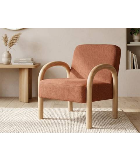 Butaca de estilo nórdico color terracota y madera