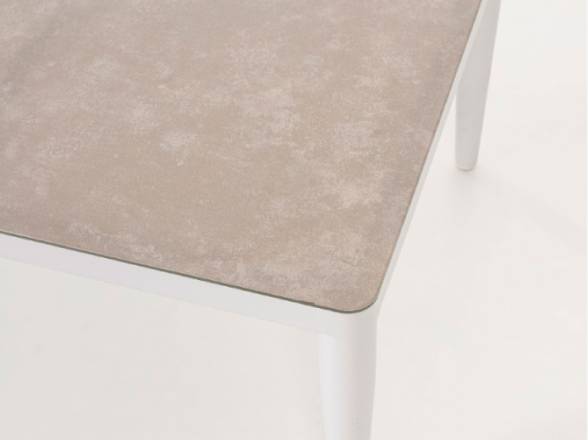 mesa resistente exterior