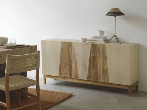 Aparador moderno con patas madera