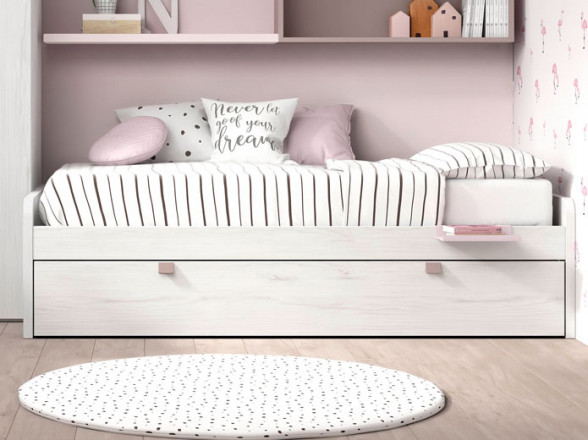 Habitación infantil en blanco y rosa con cama nido 