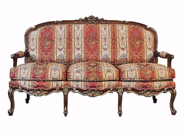 Sofa de estilo Luis XV en nuestra tienda de Muebles en Madrid