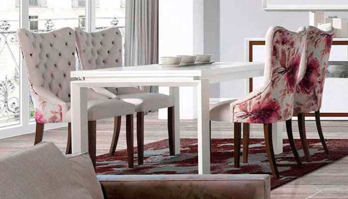 Conjunto de mesa y sillas de Huertas Furniture